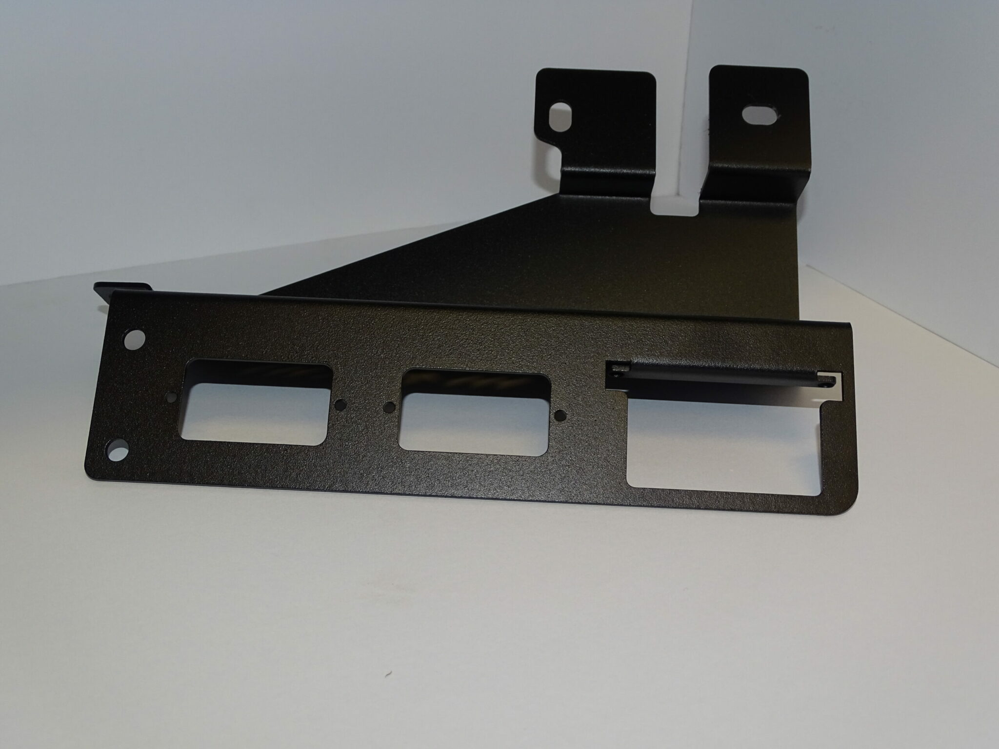 LC300 Trailer Plug Bracket 12/7 Flat Plug and 2 Anderson Plugs M4C M4C